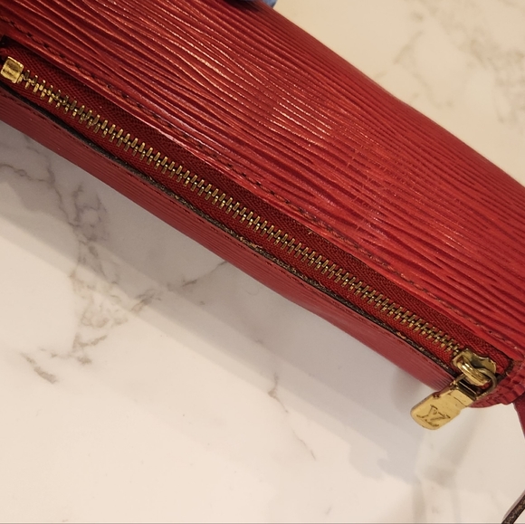 Louis Vuitton Soufflot Red Epi Leather Set - Picture 13 of 14